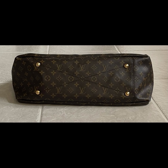 When Was Louis Vuitton Artsy Gm Discontinued